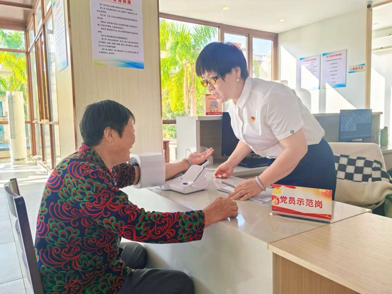 南新實業公司建強“紅管家”志願服務隊與24小時黨員服務崗。主辦方供圖