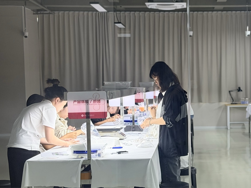 落户天涯区金谷产业园的浙江阮仕珍珠股份有限公司全资子公司海南三越港珠宝有限公司新厂区试运营满月。哈金宝 摄