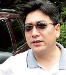 昨日凌晨 著名节目主持人水均益醉闹夜总会