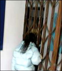 网友见大学主任遭强暴续:女孩被威逼不许报案