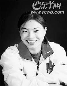 吴敏霞否认曾与田亮拥吻,刘翔力挺田亮