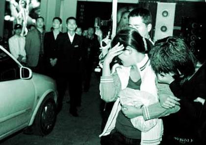 海口两家演艺吧里查获25名吸K粉的青年男女