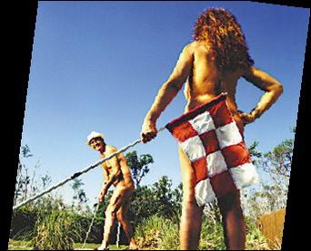 法国南部有个裸体小岛