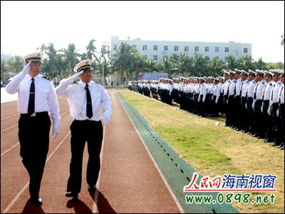 南海舰队驻三亚市某基地昨举行大阅兵迎新年