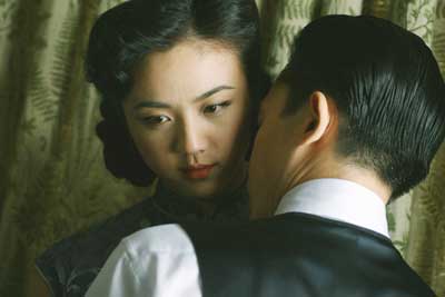 郭富城拍MV,与<em>女</em>主角淋雨湿身激情拥吻