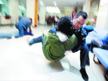 <em>艺校</em>大二<em>女生</em>欲<em>整容</em>,做中国第一美女(组图)