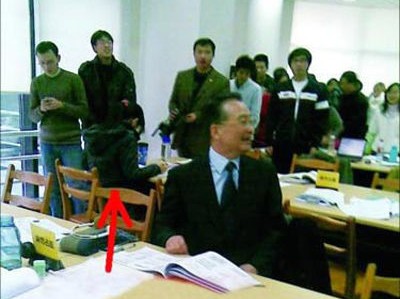 <em>艺校</em>大二<em>女生</em>欲<em>整容</em>,做中国第一美女(组图)