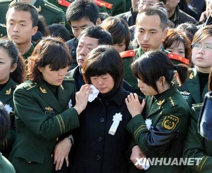 19岁<em>漂亮女孩</em>自拍<em>裸体照片</em>向父母勒索3万现金