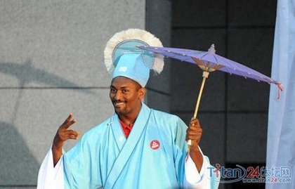 日本美男球员似<em>松岛枫</em> 阿联邂逅美女[组图]