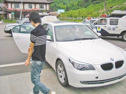 嫖客<em>解救坐台小姐</em>,网友热议是否是见义勇为