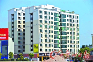 27岁芭蕾舞<em>女教师引诱</em>男学生上床 被判无罪